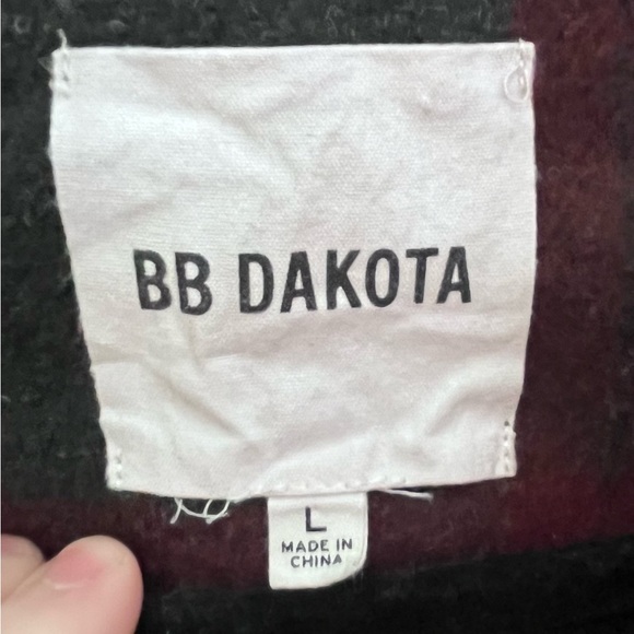 BB Dakota Charcoal and Burgundy Plaid Cape with Faux Fur Collar - Picture 5 of 8